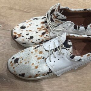 Women’s cowhide sneakers